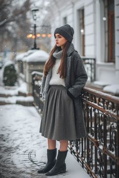 Outfits With Midi Skirts, Beige Midi Skirt, Midi Skirt Winter, Red Midi Skirt, Skirt Tulle, Midi Skirt Outfit, Winter Skirt Outfit, Trendy Fall Outfits, Winter Skirt