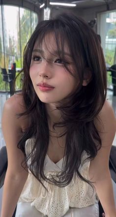 Short Mid Length Hairstyles, Square Neckline Hairstyles, Medium Hush Cut With Bangs, Side Bangstyle Hair Long Layers, Korean Long Layered Haircut, Asian Hair Inspiration, Light Wispy Bangs, Bang Ideas, Pretty Hair Cuts