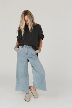 Simply You Wide Leg Jeans - Washed Denim | Three Bird Nest Boho Chic Fashion Over 40, Wide Leg Jeans Outfit Fall 2024, Light Wide Leg Jeans Outfit, Holey Jeans Outfit, Flowy Jeans, Wide Leg Jeans Outfit Winter, Wide Leg Cropped Jeans Outfit, How To Wear Wide Leg Jeans, Cropped Jeans Outfit