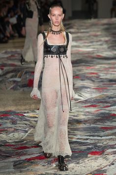 Alexander Mcqueen 2017, Sheer White Dress, Haute Couture Style, Sarah Burton, Couture Mode, Fashion Show Collection