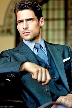 british-lord: ♔The Old High British Aristocracy♔ Gentleman Mode, A Man In A Suit, Man In A Suit, Foto Tips, Gentleman Style, Men Looks, Suit And Tie