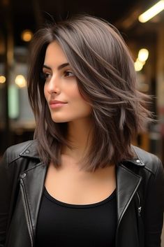 Rambut Brunette, Square Face Hairstyles, Lob Haircut, Haircuts For Medium Hair, Trendy Hair, Trending Haircuts, Bob Haircuts