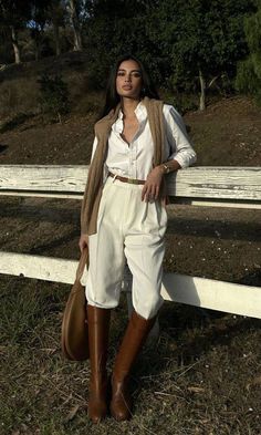 Old Equestrian Style, Old Money Bohemian, Ride Horse Outfit, Horse Style Clothing, Old Money Safari Outfit, Equestrian Casual Outfits, Horseriding Aesthetic Outfit, Country Old Money, Preppy Night Out Outfits