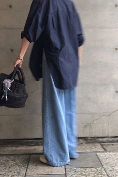 Black Woman Fashion Outfits, Modest Street Fashion, Casual Outfits Fall, Shirt Outfit Ideas, Sandal Tali, Summer Outfits Casual, Indie Vibes, Estilo Hijab, Look Adidas