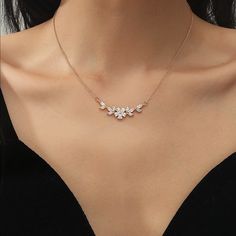 Gorgeous Zircon Flower Necklace Flower Diamond Necklace Set, Cute Aesthetic Necklace, Simple Flower Necklace, Gold Necklace Pendant Design, Neckless Gold Jewelry Simple, Pretty Jewellery Necklace, Flower Necklace Aesthetic, Neckless Gold Jewelry, Classy Jewelry Gold