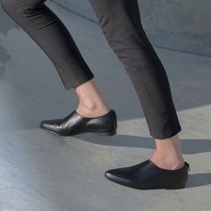 Black Leather Shoes, Flat Everyday Shoes, Women Black Loafers, Fashion Handmade Shoes, Pointed slip Handmade Shoes Women, Black Flat Leather Shoes, Black Leather Shoes Women, Shoes Everyday, Loafers Fashion, Shoes Oxford, Custom Made Shoes, Black Leather Flats, Leather Oxford Shoes