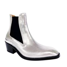 Subin Hahn Fluidwear offers unisex fit heeled ankle boots with elasticized sides. Ankle-length metallic silver leather boots combined with heels evoking the Western style offer the traditional chelsea boot an elegant and sophisticated appearance that works well with both casual and formal ensembles. 100% calf leather upper. 100% calf leather lining. Branded & padded leather insole. Branded leather outsole. Handcrafted in Korea. Blazer With Jeans, Pearl Jewellery Earrings, Chelsea Boot, Tie Shoes, Cuff Earrings, Beauty Bag, Heeled Ankle Boots, Western Style, Badger