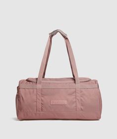 Shop the Active Gym Bag Small in brick brown. With next day delivery and free returns, shop online today at Gymshark. Aesthetic Gym Bag, Gymshark Fits, Aesthetic Gym, Gym Jacket, Gym Routine, Sport Dress, Hold Ups, Seamless Leggings, Extra Storage