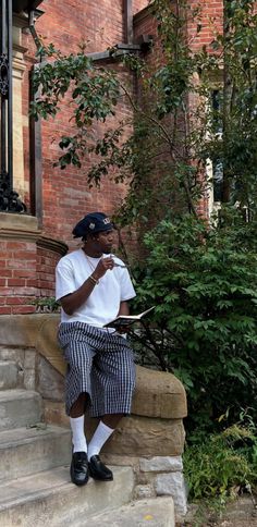 Cool Poses For Pictures Men, Nerd Fashion Aesthetic, Lil Yachty Fits, Paper Boy Hat Outfit, Prep Streetwear, Lil Yachty Outfits, Businesses Outfits, Frugal Aesthetic, Street Fashion Photoshoot