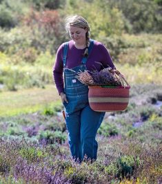 Farmer Clothes, Farmer Outfit, Farm Clothes, Utility Pockets, Ladies Ring, Bib Overalls, Work Wear Women, Natural Curves, Denim Wash