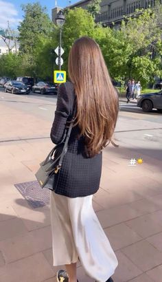 Warm Brown Hair, Haircuts For Long Hair With Layers, Tight Dress Outfit, Muslim Outfits Casual, Long Layered Hair, Haircuts For Long Hair, Beautiful Long Hair