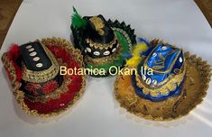 **DIGA DE QUE SANTO QUIERE EL SOMBRERO** Sombrero autentico de palma bordado con telas, caracoles, y decoraciones para el santo que usted quiera.  **LET US KNOW WHICH ORISHA YOU WANT YOUR HAT TO BE MADE FOR** Authentic palm sombrero hat covered in fabric, shells and decorations pertaining to the Trisha of your choice. Traditional Hat For Cinco De Mayo Festival, Traditional Curved Brim Hat For Cinco De Mayo, Traditional Wide Brim Hat For Cinco De Mayo, Costume Hats, Baby Shower Centerpieces, Costume Accessories, Headpiece, Hats