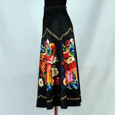 European Style A-line Black Skirt/colorful Flowers - Etsy Autumn Skirt, Handmade Skirts, Beautiful Skirts, Flowers Pattern, Summer Breeze, Retro Vibe, European Style, Cool Fabric, Estonia