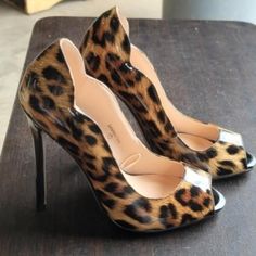 Amanda Harris (Samantha) Cheetah Print Peep-Toe Heels Size 7 Fitted Leopard Print Closed Toe Heels, Leopard Print Closed Toe Heels With 4-inch Heel, Leopard Print Open Toe Heels For Formal Occasions, Peep Toe Heels, Black Tan, Cheetah Print, Black And Tan, Shoes Women Heels, Shoes Heels