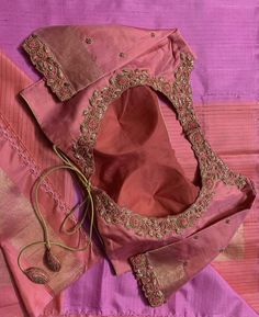 Pink Gold Blouse Designs, Pink Work Blouse Designs Latest, Shoulder Work Blouse Designs, Pink Pattu Blouse Designs, Pink Blouse Work Designs, Pink Silk Blouse Designs, Silk Saree Blouse Work Designs, Pink Blouse Designs For Saree Maggam Work, Pink Maggam Work Blouse Designs