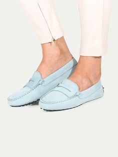 These Aurélien Moccasins Driving Shoes Lightblue for Women Size 5 symbolize Mediterranean style and ultimate comfort. A combination of traditional details and a contemporary twist. This model is made in  Nubuck. The  Shoes are made entirely by hand in Italy. For exclusive, luxurious and handmade Italian Shoes you've come to the right place at Aurélien! Womens Driving Loafers, Moccasins For Men, Moccasins Mens, Fresh Shoes, Driving Loafers, Italian Shoes, Leather Slippers, Driving Shoes, Mediterranean Style