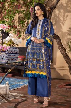 Gul Ahmed BM-12022 Cambric Midsummer 2021 Suits For Wedding, Pakistani Party Wear, Pakistani Designer Suits, Color Combinations For Clothes, Gul Ahmed, Dress Design Patterns, Sleeves Designs For Dresses, Kurta Designs Women, Ladies Clothing