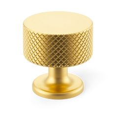 a gold knob with diamond pattern on it