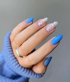 Simple Nail Ideas, Easter Nail Art, Cute Spring Nails, Daisy Nails, Vibrant Nails, Almond Nails Designs, Almond Nail, Spring Nail Art, Simple Nail