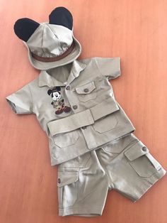 Safari Outfit, Mickey Mouse Outfit, Mickey Mouse 1st Birthday, 1st Birthday Pictures, Mickey Safari, Baby Boy First Birthday, Safari Birthday Party, Jungle Birthday, Safari Birthday