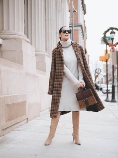 #Winter#WinterOutfits#Fashion2024#SeasonalFashion#WinterTrends#StyleTips#ColdWeatherOutfits#Skirts#Layering#MidiSkirtsIdeas#OutFitIdeas#WinterFashion#WinterOutfitsAesthetic#WinterOutfitsKorean#WinterOutfitsForWomen#ChristmasOutfit Nyc Looks, Nyc 2023, Old Money Winter, Bittersweet Colours, British Lifestyle, Checked Coat, Ootd Winter, Cashmere Dress, Evening Jackets