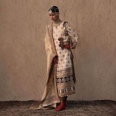 Latest Sabyasachi 2023 Bridal Collection With Pictures Sabyasachi Suits, Sabyasachi Dresses, Bridal 2023, Sabyasachi Collection, Indian Designer Suits, Blouse Casual Fashion, Dress Indian Style