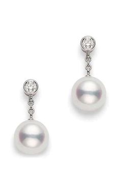 Mikimoto Earrings Akoya Pearls White (PEA1031DW). 18kt white gold earrings with 2 white Akoya pearls 8mm each of A+ quality and with 0.16ct of diamond. Butterfly backings. Mikimoto Earrings, Diamond Accessories, Diamond Butterfly, Bracelets Gold Diamond, Square Diamond, White Gold Earrings, Akoya Pearls, Oval Cut Diamond, Princess Diamond