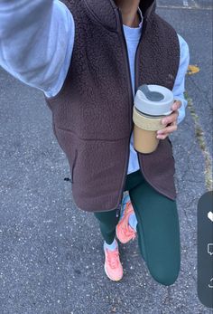 Comfy Glasses Outfit, Fall Coffee Outfit Casual, Vest Outfits Athletic, Cute Winter Outdoor Outfits, Quarter Zip Outfit Aesthetic, Comfy Athletic Outfits For School, Comfy Athletic Outfits Winter, Cold Athletic Outfits, Hgw Outfit