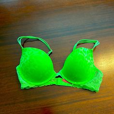 Bright Green Animal Print Like New - No Tag - Never Worn Size 34c Push-Up Plunge Green Stretch Push-up Bra, Victoria Secret Pink Bras, Womens Lingerie, Gold Money, Green Animals, Sleep Wear, Night Wear, Koenigsegg, Pink Bra