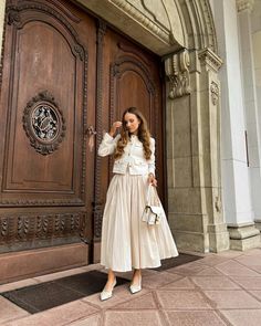 to say I’m obsessed with full skirts is an understatement 😮‍💨 Ways To Style Skirts, Skirt Styling, Warm Tights, Business Casual Fall, Best Winter Outfits, Flowy Maxi Skirts, Trendy Outfits Winter, Dresses Casual Winter, Full Skirts