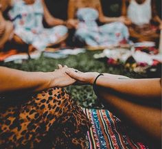 Spiritual Best Friends Aesthetic, Meditation Circle, Womens Circle, Theta Healing, Sister Circle, Women Circle, Sacred Woman, Healing Retreats, Red Tent