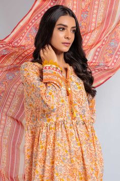 Bonanza Satrangi BLOSSOM - 3 PC (ASO233P49A) Ek Nayee Lehar Casual Yellow Lawn Suit For Spring, Orange Printed Cotton Lawn Suit, Festive Orange Printed Lawn Suit, Eid Orange Floral Print Sets, Traditional Orange Lawn Suit For Summer, Spring Orange Cotton Lawn Suit, Orange Floral Print Sets For Eid, Orange Lawn Suit With Printed Motifs For Summer, Orange Printed Lawn Suit For Summer