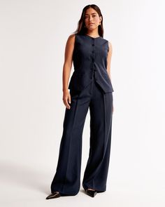 High rise pants in our everyday menswear fabric and ultra-wide leg silhouette, that has a slightly fuller leg shape than our Sloane pant. Features an extended tab waistband, figure-flattering pleat detail, pockets and a functional zipper. The viral fit that eliminates waist gap: Curve Love features additional room through the hip and thigh for curve-hugging comfort. Tech Fits, Tailored Pants Women, Business Professional Dress, Lesbian Fashion, Corporate Fashion, Female Style, Ultra Wide, Stylish Work Outfits, Professional Dresses