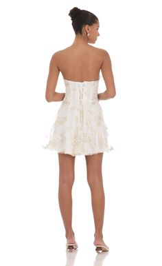 Embroidered Floral Strapless Dress in White | LUCY IN THE SKY White Hoco Dress, Grad Fits, Flowy Short Dress, Lucy In The Sky Dress, Floral Strapless Dress, Derby Outfits, Casual Day Dresses, Strapless Floral Dress, Long White Dress