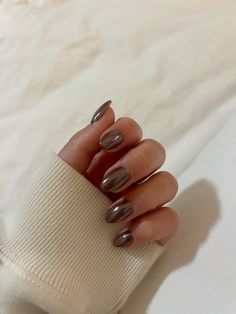 #nails #nailart #nailsofinstagram #brown #brownnailsaesthetic #fallnails #brownchromenails Fall Trendy Nails Short, Brown Nails For Pale Skin, Cute Almond Fall Nails, Neutral December Nails, Glaze Brown Nails, Thanksgiving Nails Trendy, Plain Thanksgiving Nails, Cinnamon Brown Nails, Simple Christmas Nails Brown