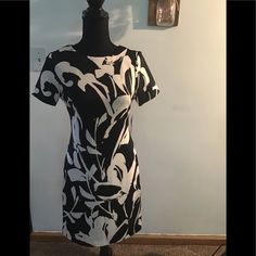 Never Worn With Tag, 34.5 Inches Long, Polyester And Spandex, Fully Lined, Very Flattering Fitted Black And White Casual Dress, Casual Fitted Black And White Dress, Asymmetrical Tiered Dress, Dress Layered, Linen Shift Dress, Vince Camuto Dress, Cute Casual Dresses, Short Party Dress, Lace Overlay Dress