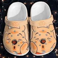 Introducing the Winnie The Pooh Clogs Shoes Gift, a delightful footwear choice for young fans of the beloved bear! These Crocs Fashion, Crocs Clog, Cute Winnie The Pooh, Crocs Crocband, Crocs Clogs, Pooh Bear, Shoe Gifts, Bellini, Crocs Shoes