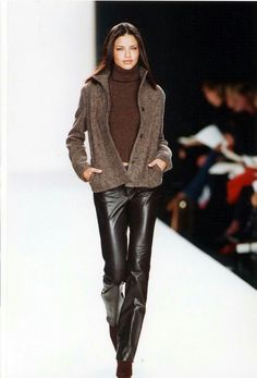 Korina Longin, Supermodel Outfits, Ugg Season, Ralph Lauren Runway, Cinnamon Hot Chocolate, Ralph Lauren Fall, 90s Runway Fashion, Vintage Runway, 90s Model