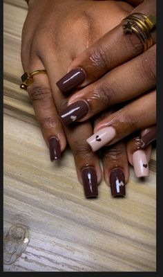 Heart acrylic brown nails Chocolate Brown Short Nails, Short Brown Acrylic Nails Design, Short Autumn Nails Square, Basic Thanksgiving Nails, Brown Nails Medium Length, Brown Squoval Nails, Simple Thanksgiving Nails Square, Autumn Nails Black Women, Dark Brown Short Nails