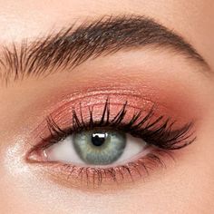 Pillow Talk Dreams Eyeshadow, Pink Make Up Looks Natural, Make Up Pink Natural, Peach Eye Makeup, Luxury Palette, Teknik Makeup, Pink Eyeshadow Palette