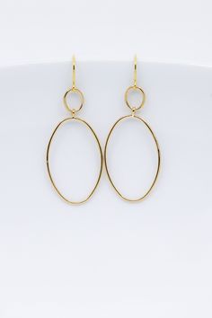 Elegant gold-plated teardrop earrings. A great eye-catcher! Product details: Size: approx. 5.5 cm x 2 cm Material: brass, gold plated Scope of delivery: 1 pair (2 pieces) The earrings are delivered in a pretty jewelry box. Classic Gold Drop Chandelier Earrings, Gold Teardrop Hoop Earrings Minimalist Style, Minimalist Gold Teardrop Hoop Earrings, Gold Teardrop Linear Earrings 14k Gold Filled, Gold Teardrop Linear Earrings In 14k Gold Filled, Gold Drop Hoop Earrings In 14k, Gold Drop Earrings 14k Gold Filled, Gold Plated Gold Teardrop Hoop Earrings, Gold Drop Earrings In 14k Gold Filled