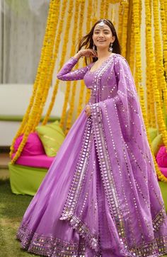 Orang India, Indian Outfits Lehenga, Wedding Lehenga Designs, Lehenga Designs Simple, Lehnga Dress, Traditional Indian Dress, Gaun Fashion, Indian Dresses Traditional