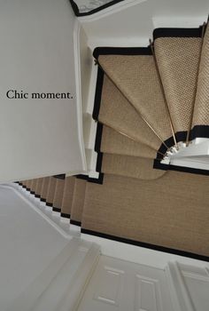 an overhead view of some stairs with the words chic moment written on one side