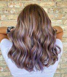 Pastel Lilac Hair, Balayage Hair Color, Hair Color Underneath, Peekaboo Hair, Hair Color Streaks, Pastel Lilac, Hair Streaks