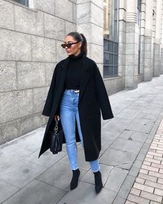 Black Coat Outfit Winter, Paris Fall Outfits, Black Coat Outfit, Cute Oversized Sweaters, Oversized Sweater Outfit, Blazer Outfits Casual, Blazer And Skirt Set, Denim Skirt Outfits, Winter Fashion Outfits Casual