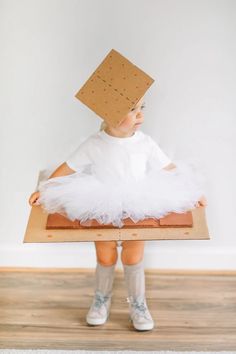 13 DIY Halloween costume ideas using things you have at home Diy Halloween Costumes For Kids, Homemade Halloween Costumes, Hallowen Costume, Diy Halloween Costumes Easy, Diy Halloween Costume, Toddler Halloween Costumes, Homemade Halloween, Toddler Halloween, Theme Halloween