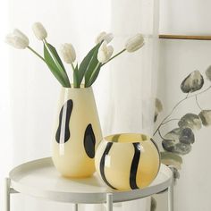 These stunning black and ivory retro glass vases are the perfect vessel to display your favorite flower arrangements in your home. Available in two difference sizes and designs, these beautiful bouquet vases are ideal for floral arrangements and plants or as standalone decorative tabletop centerpieces.  Curate your own vase decor display by mixing and matching the different styles of vases. Treat yourself or your loved ones to these beautiful decorative flower vases to add an elegant touch to an