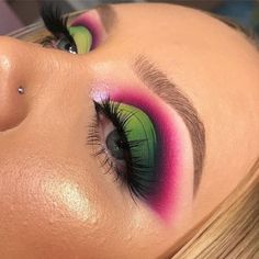 Green Eye Makeup, Makeup Zombie, Dipbrow Pomade, Glitter Eye Makeup, Pink Eye, Green Eye