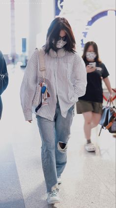 Nana Ouyang, Boyish Outfits, Everyday Fashion Outfits, Airport Style, Everyday Fashion, Bell Sleeves, Bell Sleeve Top, Sleeve Top, Cute Outfits