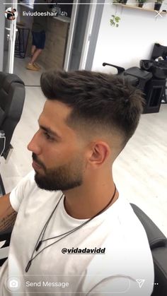 Hair Style For Men’s, Round Face Hairstyles Mens, Stylish Haircuts For Men, Men Short Hair Fade, Crew Cut Hair, Hair Types Men, Very Short Hair Men, Stylish Boy Haircuts, Young Men Haircuts